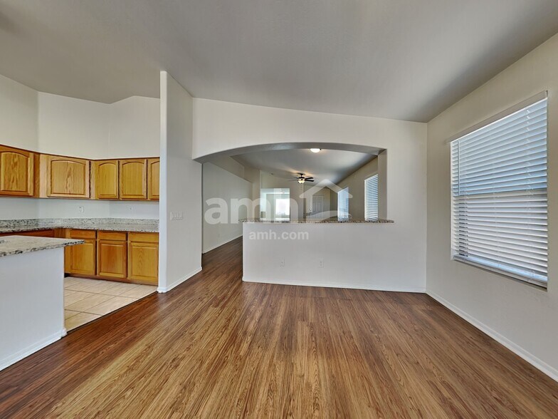 Building Photo - 13830 W Keim Dr