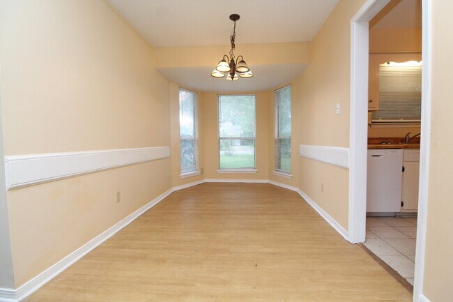 Building Photo - 2BR Home with Fireplace, Fenced Yard, and ...