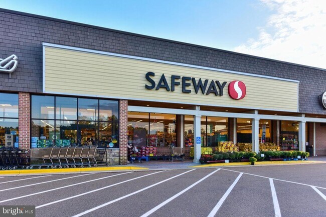 Building Photo - 11922 Holly Spring Dr