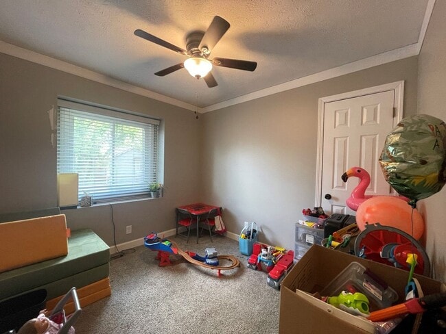 Building Photo - Bellevue Home For Rent!