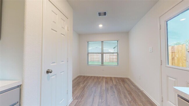 Building Photo - 1206 Silver Fir Ct