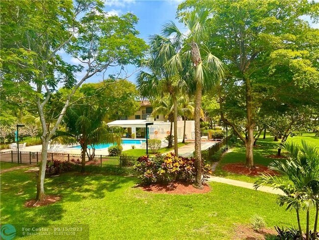 Building Photo - 5155 E Sabal Palm Blvd