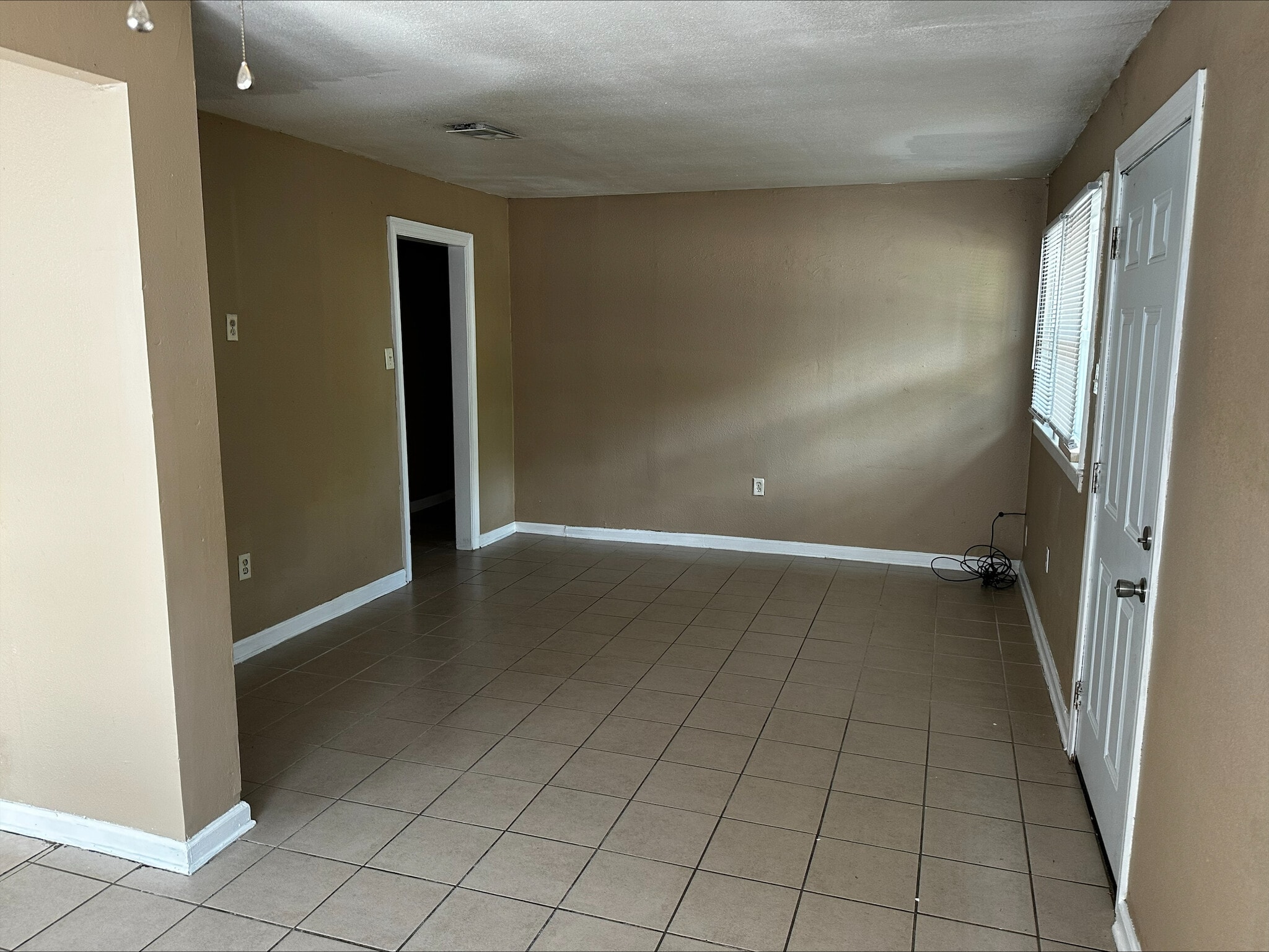 Building Photo - 137 Rosewood Dr