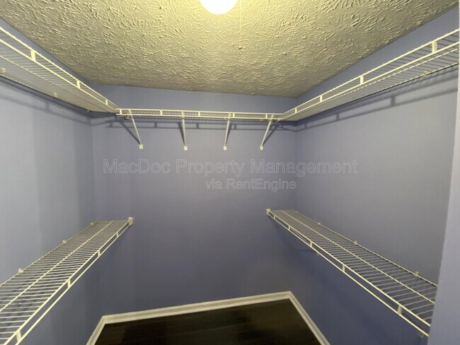 Building Photo - 300 Cross Ridge Ct