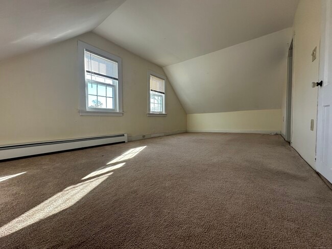 Building Photo - 708 Racebrook Rd