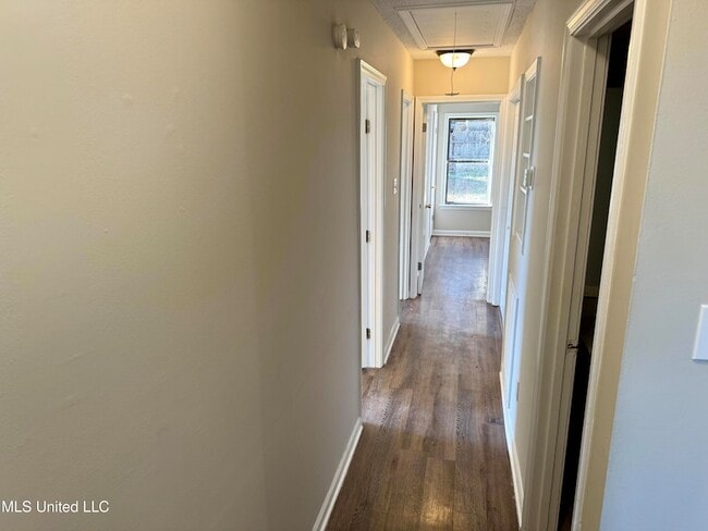 Building Photo - 7141 Oak Forest Dr