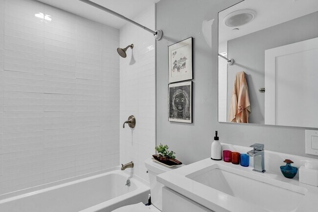 Building Photo - 19 Plymouth St