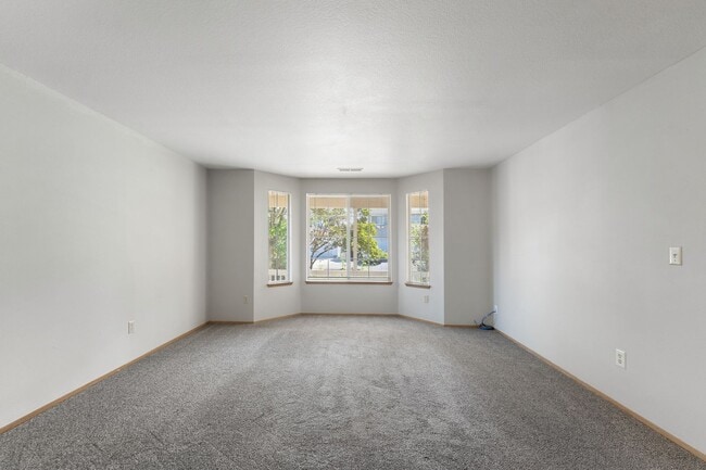 Building Photo - 4410 NE 152nd Ave
