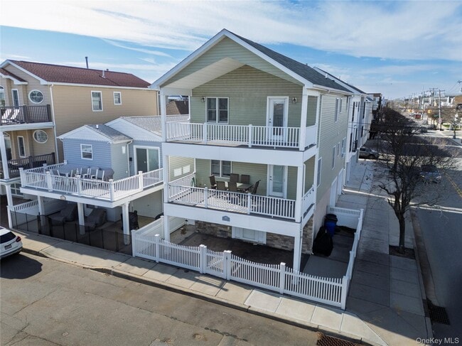 Building Photo - 105 Arizona Ave