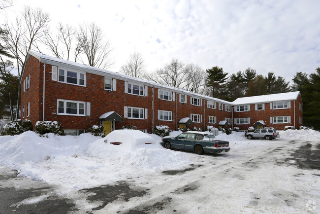 Primary Photo - Colonial Apartments