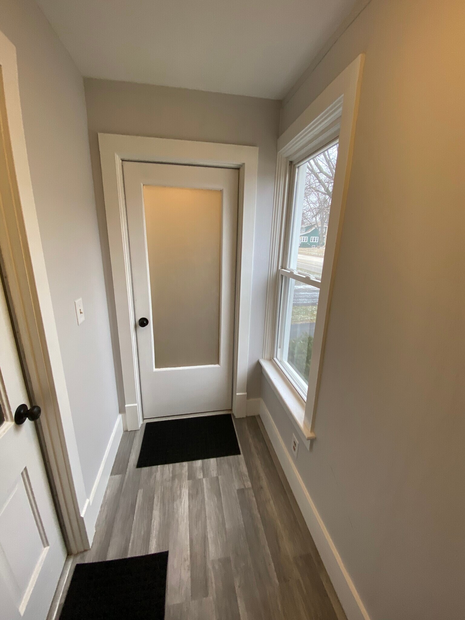Private Entrance - 122 S McHenry Ave
