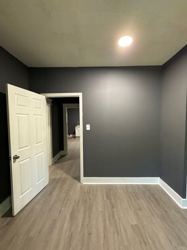 Building Photo - 3164 Yale Ave