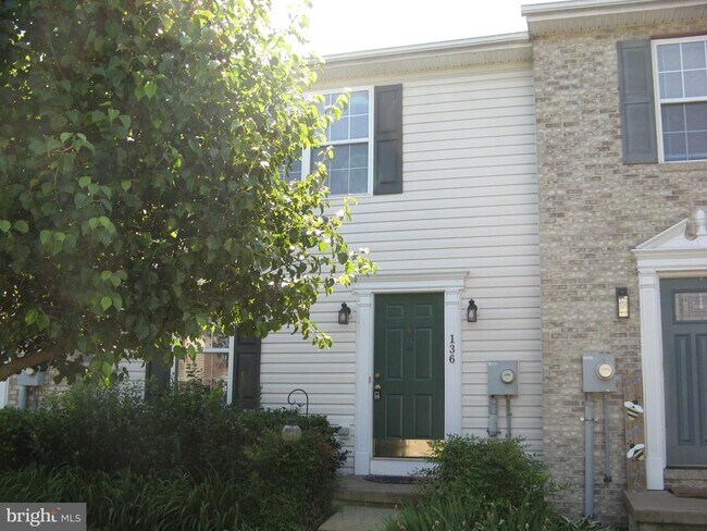 Building Photo - 136 Equestrian Dr