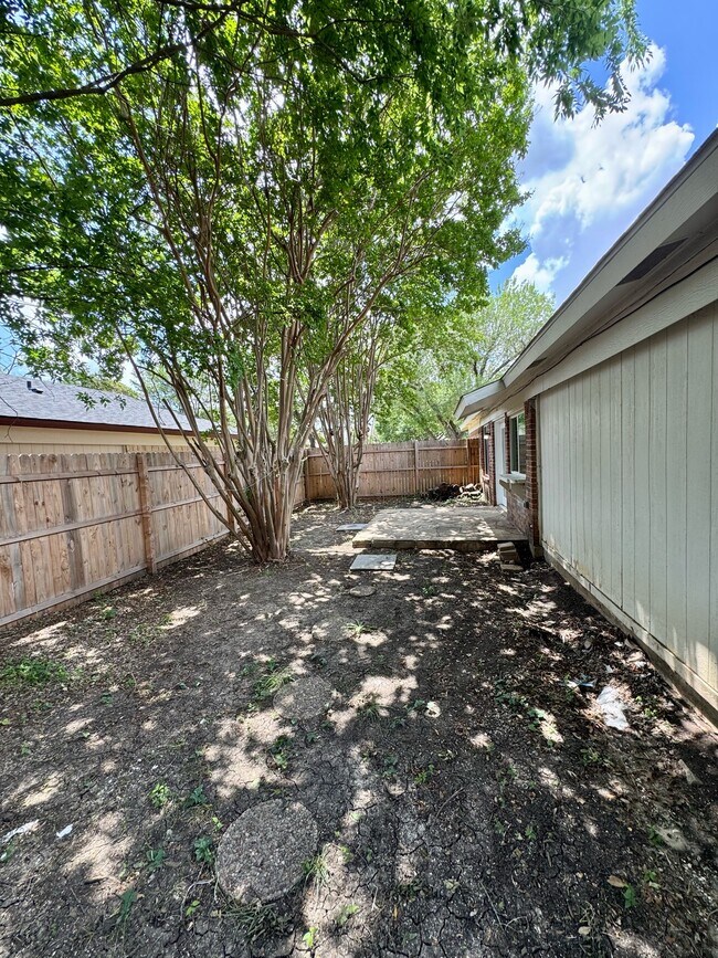 Building Photo - 3003 Lemmontree Ln