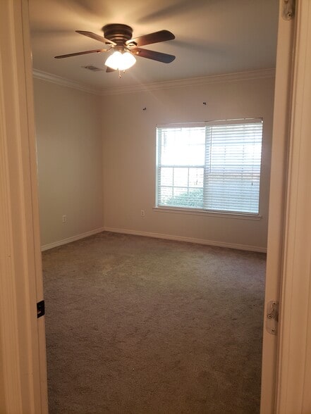 Building Photo - 1301 Treasure Cove