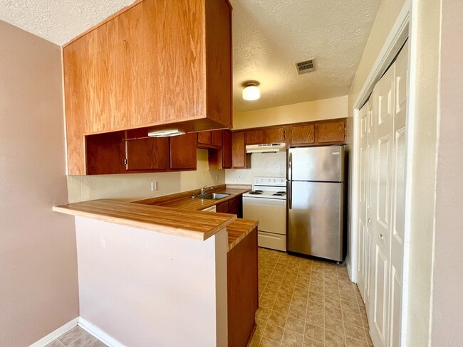 Building Photo - 707 Ruth Ct