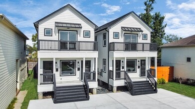 Building Photo - 611 E 39th St