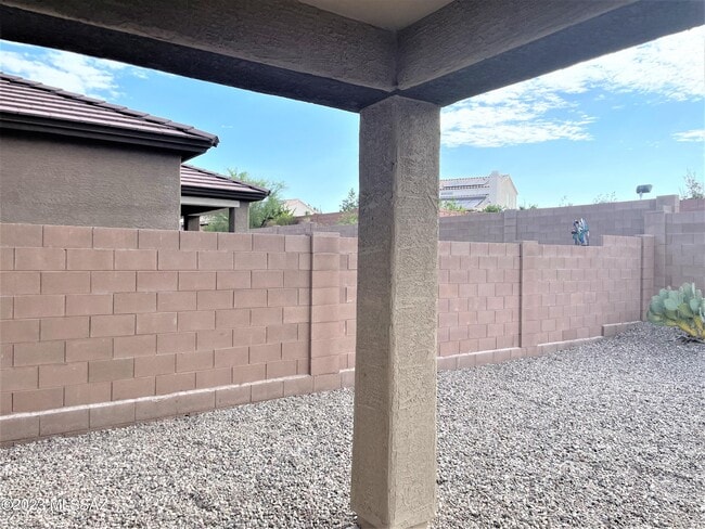 Building Photo - 9450 N Andrina Dr
