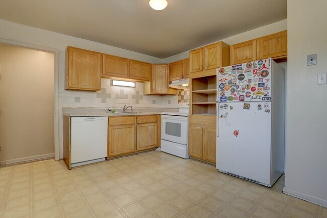 Building Photo - 16270 W 14th Ave