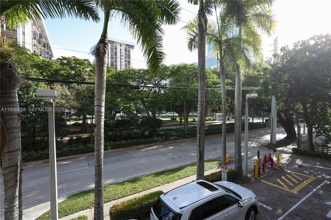 Building Photo - 1918 Brickell Ave