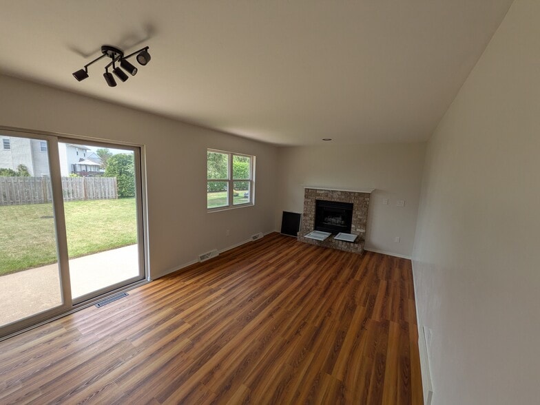 Building Photo - 3954 East River Drive