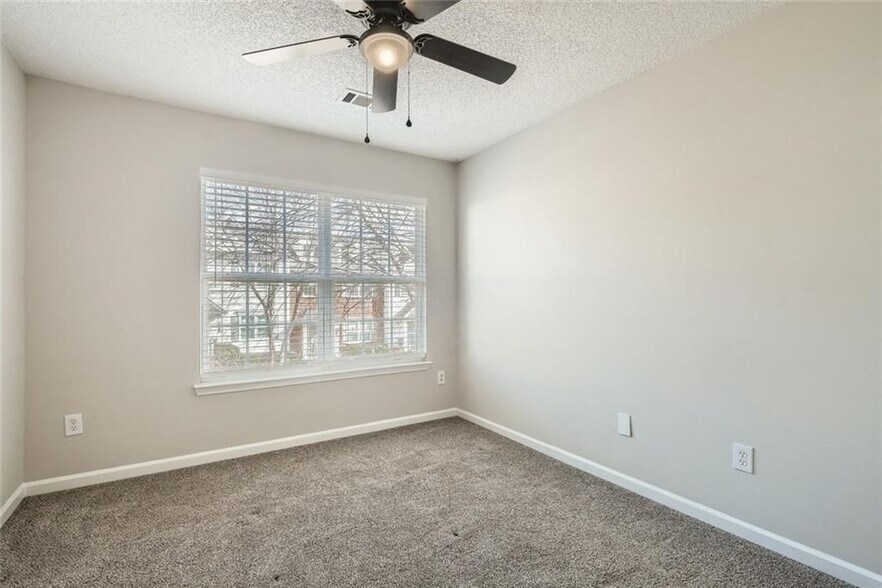 Building Photo - 707 Breeze Ln