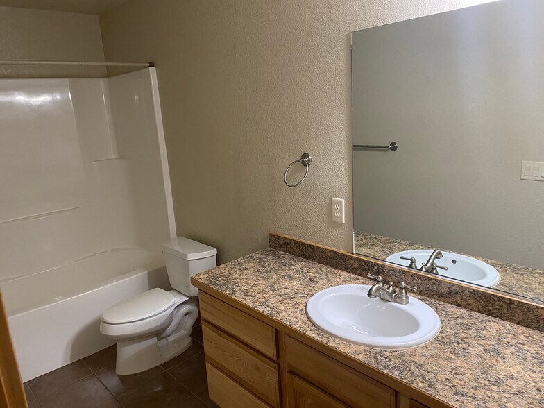 Bathroom - 323 Maroon Ct