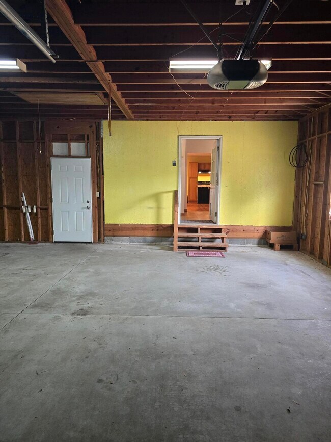 Building Photo - 122 Beach Dr