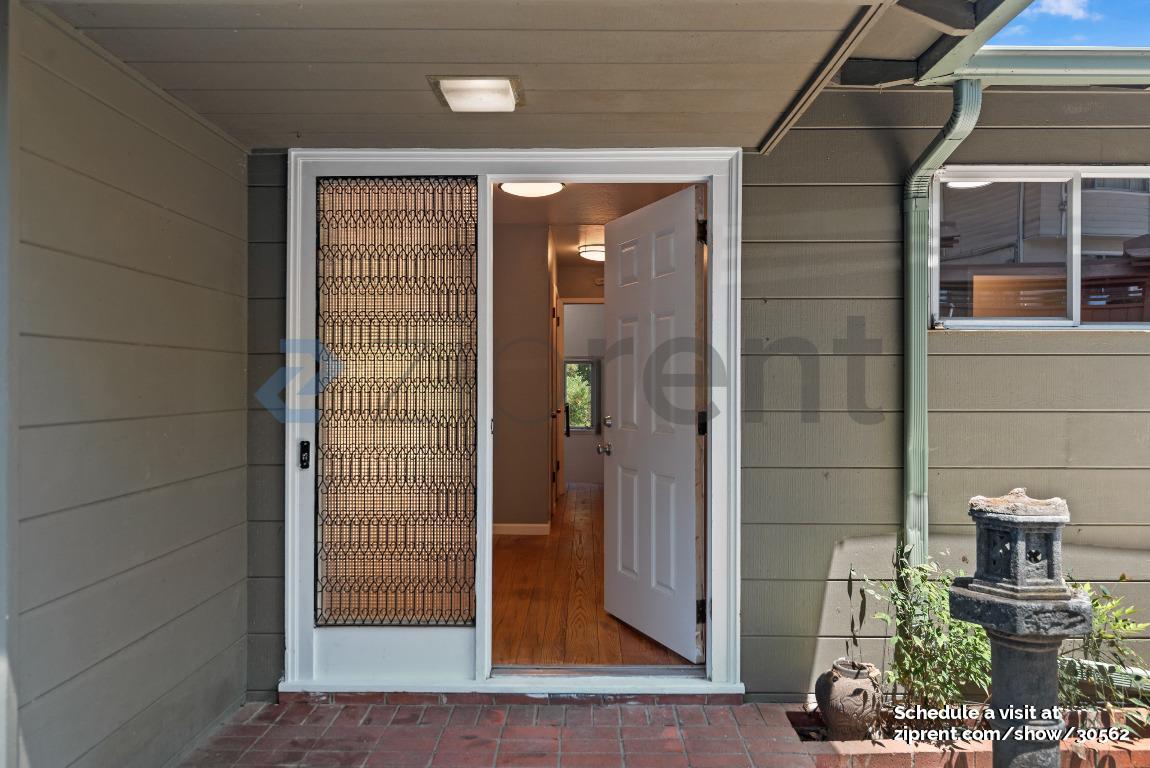 Building Photo - Unit