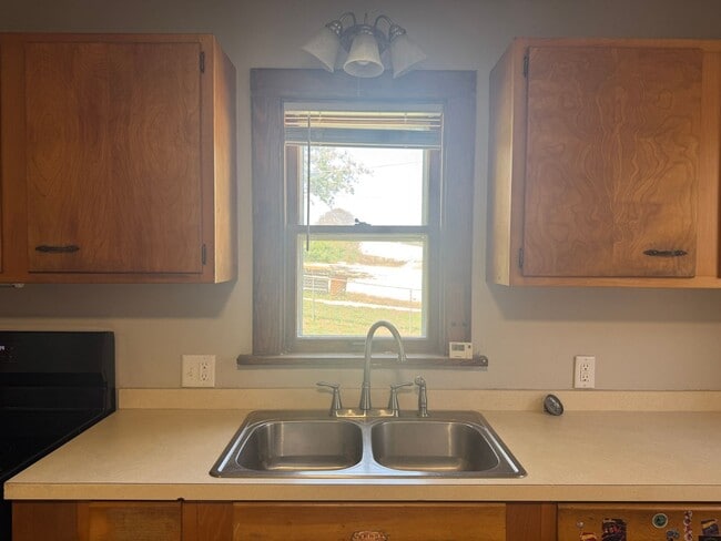 Building Photo - Spacious 4-Bedroom Rental with 2-Car Garage and Optional Shop