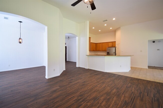 Building Photo - 34 S Rambling Ridge Pl