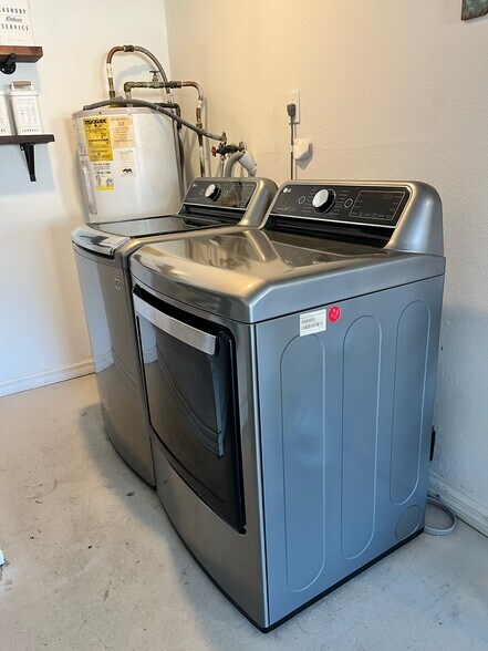 Building Photo - 111 Rosewood Ct