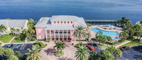 Building Photo - 4730 Coquina Key Dr SE