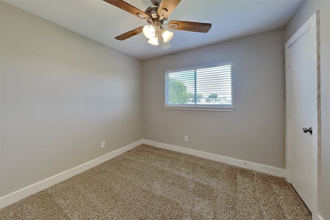 Building Photo - 5150 Summit Lodge Dr