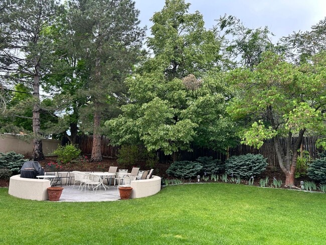 Building Photo - Two Bedroom Condo Available In Downtown Boulder