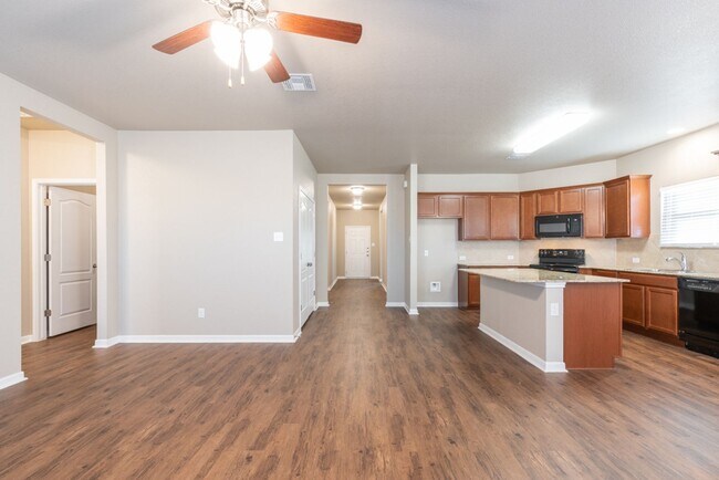 Building Photo - 4-Bedroom, 3-Bath Home in Belton ISD – Ove...