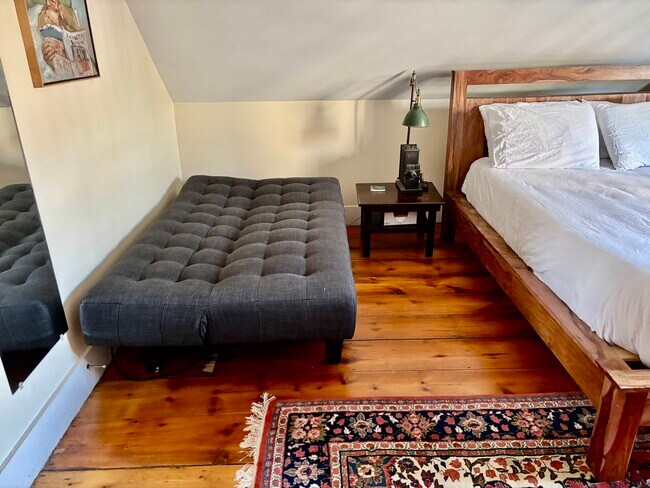 Building Photo - 272 Danforth St