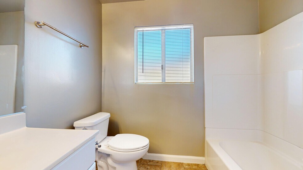 Building Photo - 20251 Cohasset St