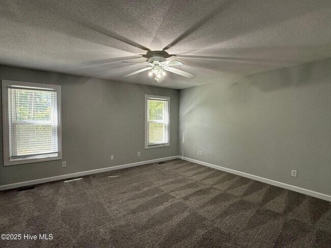 Building Photo - 1107 Greenway Dr