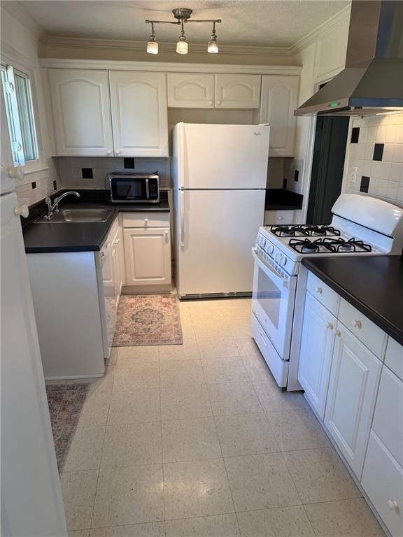 Building Photo - 2961 Parkridge Dr NE