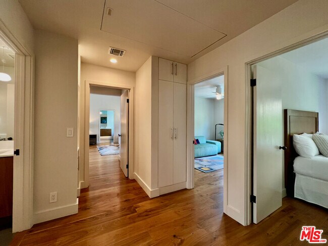 Building Photo - 6435 Innsdale Dr