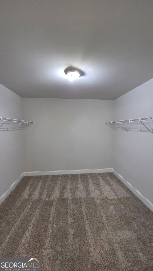 Building Photo - 521 Elkwood Ln