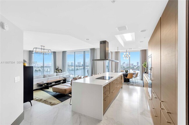 Building Photo - 17111 Biscayne Blvd