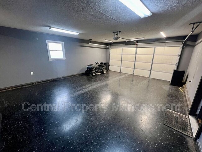 Building Photo - 102 Stoneledge Dr