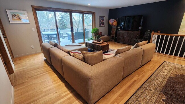 Building Photo - Designer 4 Bedroom Home with Sauna and Walk-Out Lower Level - Available May or June 1st