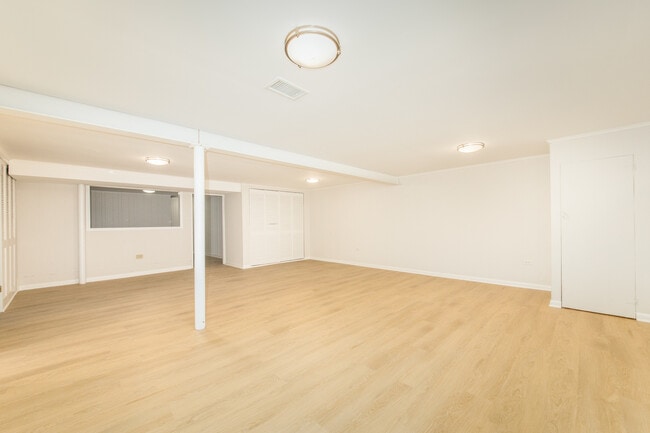 Building Photo - 924 Brookline Ln