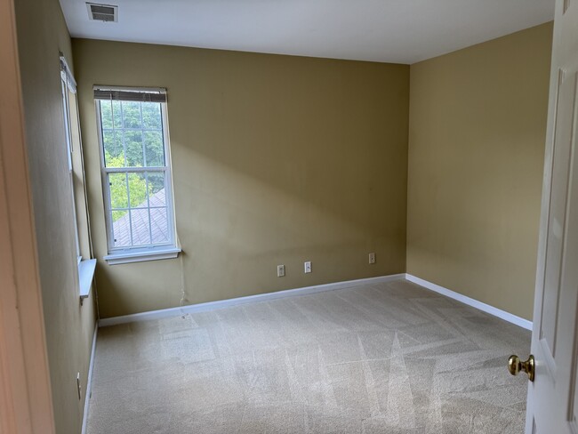 Building Photo - 1457 Walnut Hill Ave