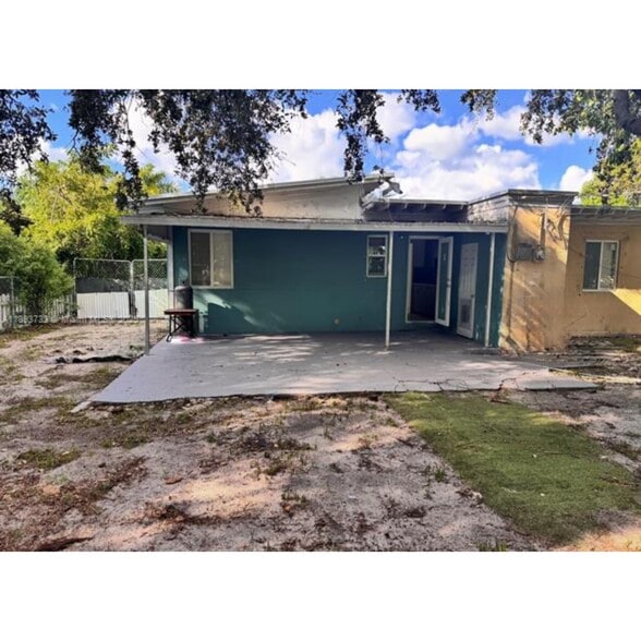 Building Photo - 550 NW 118th St