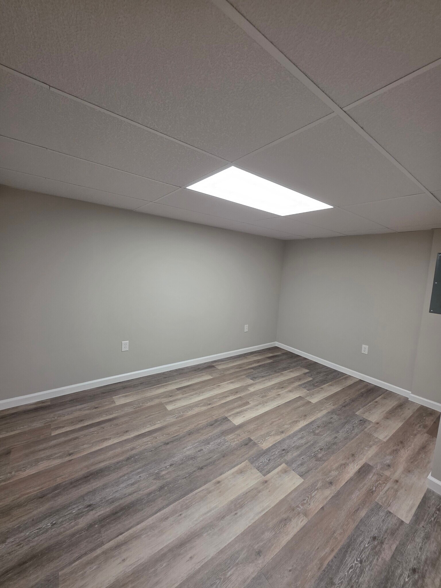Building Photo - 1110 Pines Rd