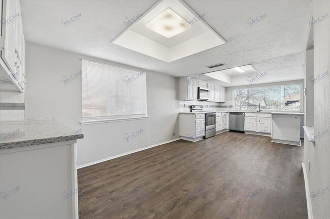 Building Photo - 7400 Butternut Ct